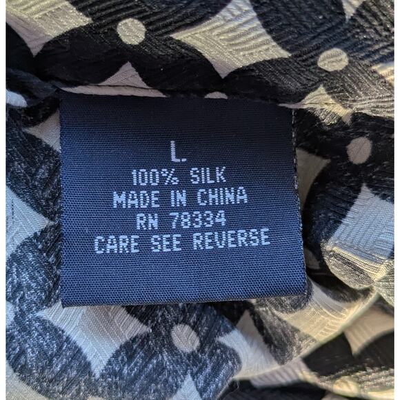 Roundtree Yorke Silk Shirt Large Black Ivory Geometric Button Front Casual - Picture 9 of 11